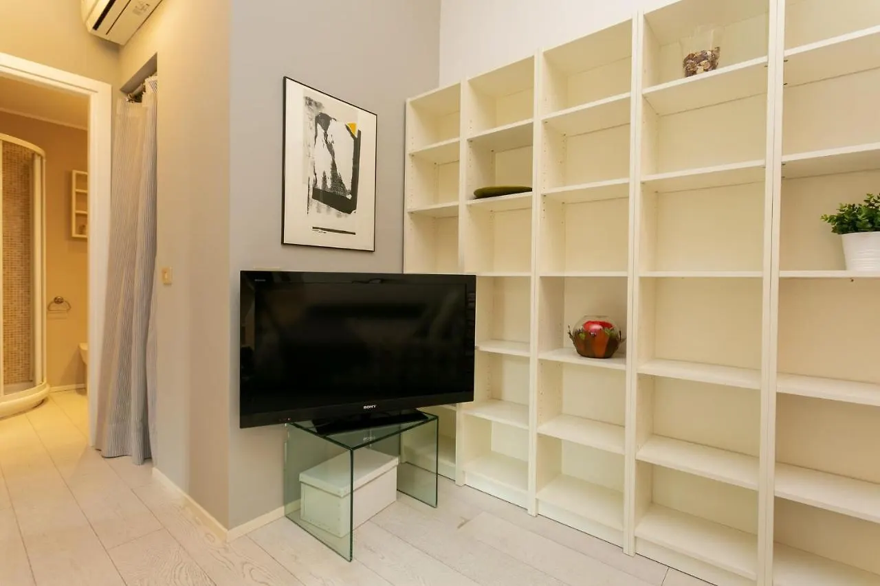 The Best Rent - Beautiful Apartment Near Loreto Metro Station Milan 0*,  Italy